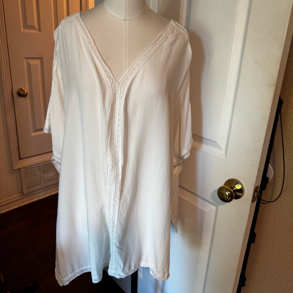 Elegant White Women's Tunic Top - Picture 8 of 10